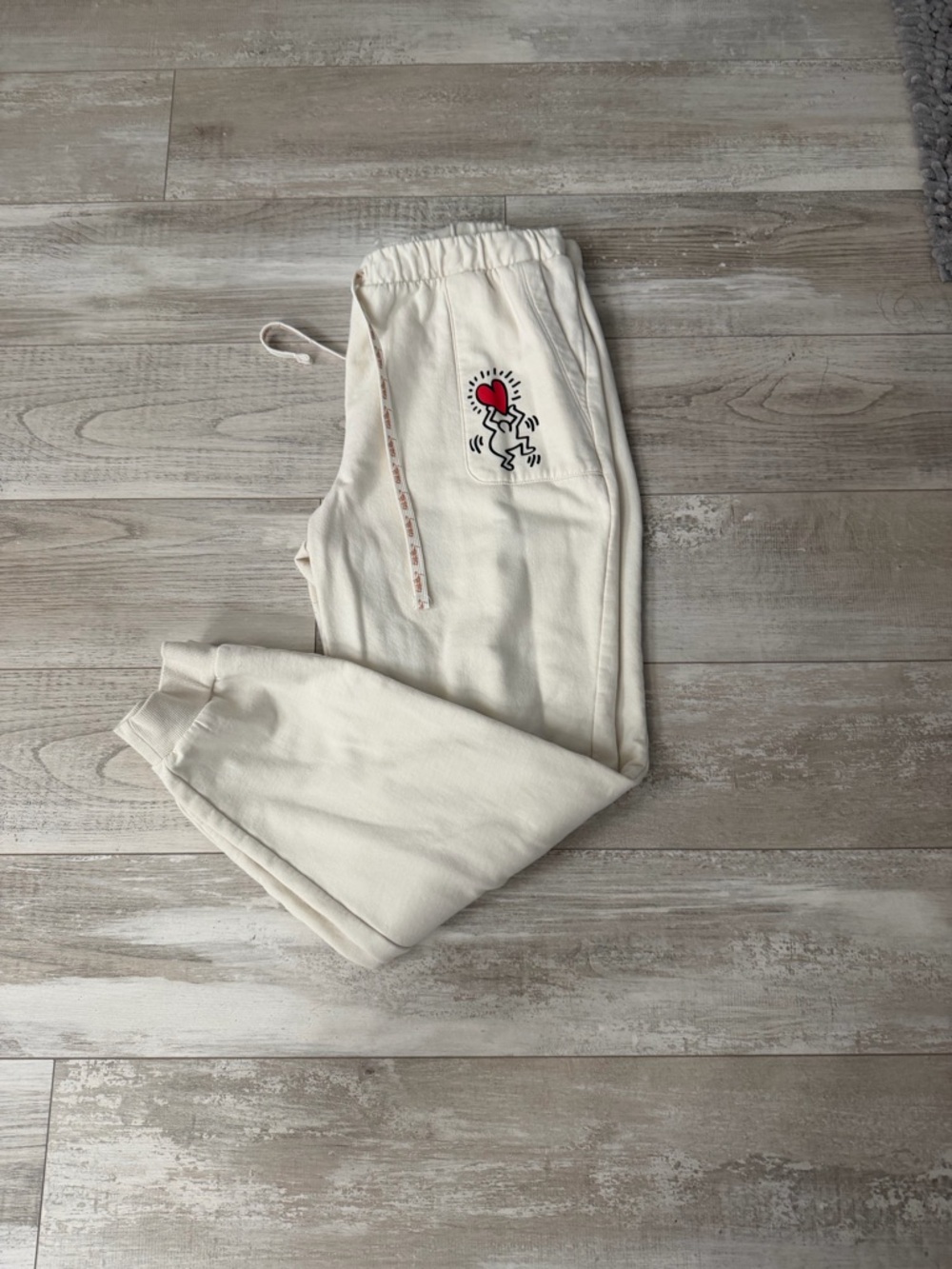 Keith Haring LOVE Cream Sweatshirt Jogger Set M EUC Lounge Co-Ord - Picture 3 of 10